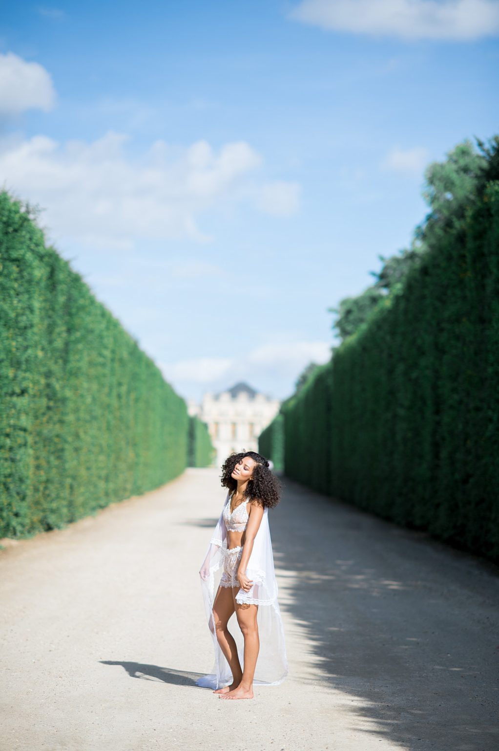 https://www.pressedflowersboudoir.com/wp-content/uploads/2020/10/gardens-of-versailles-outdoor-boudoir_0429-1022x1536.jpg