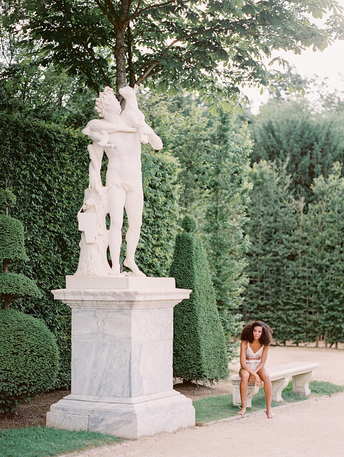 https://www.pressedflowersboudoir.com/wp-content/uploads/2020/10/gardens-of-versailles-outdoor-boudoir_0431-1157x1536.jpg