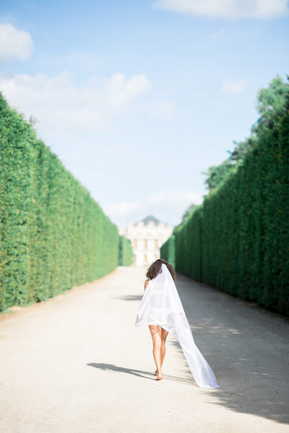 https://www.pressedflowersboudoir.com/wp-content/uploads/2020/10/gardens-of-versailles-outdoor-boudoir_0436-1000x1500.jpg