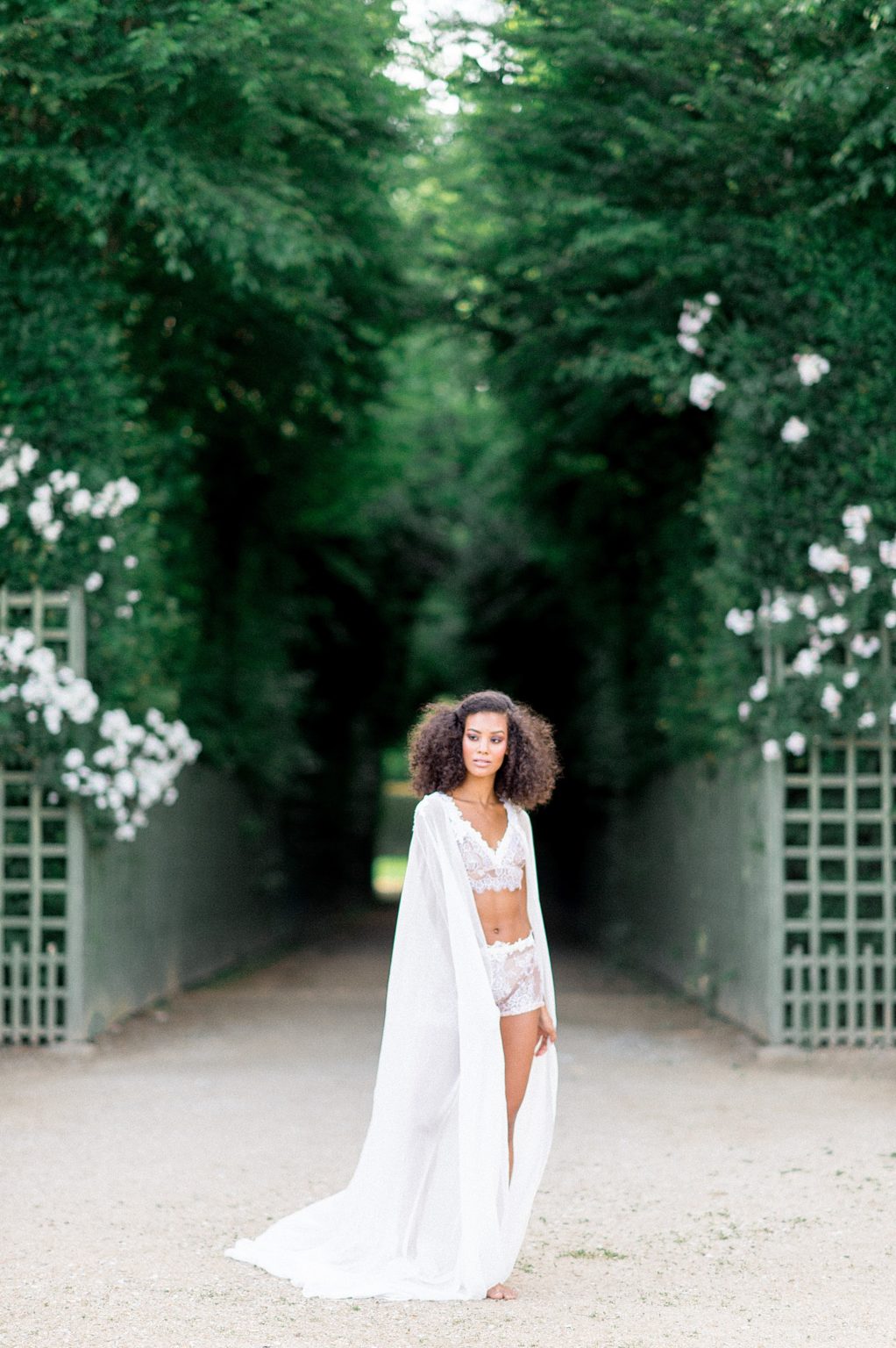 https://www.pressedflowersboudoir.com/wp-content/uploads/2020/10/gardens-of-versailles-outdoor-boudoir_0439-1022x1536.jpg