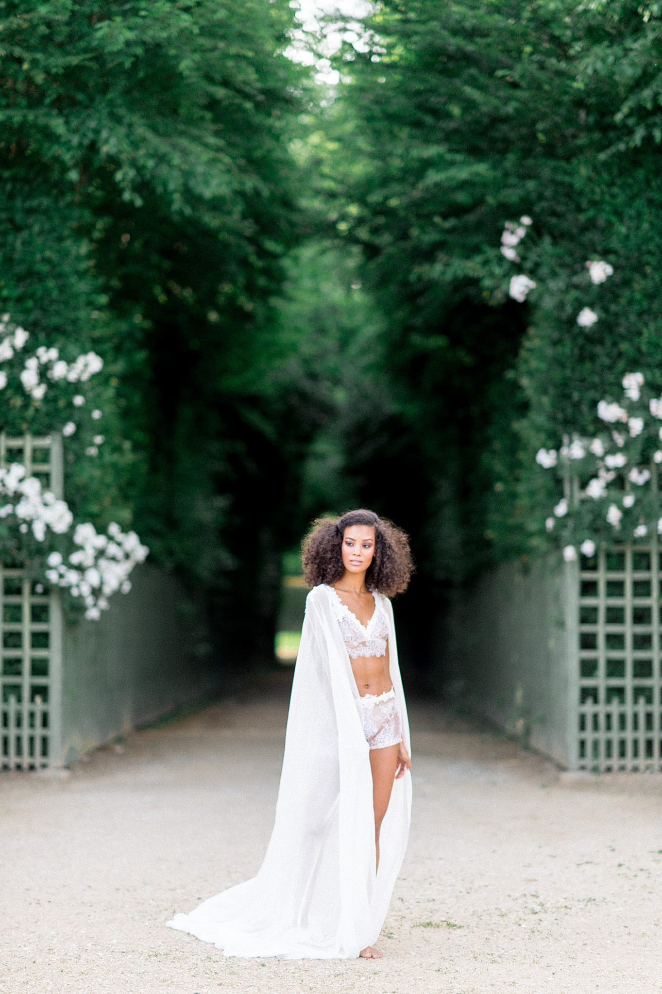 https://www.pressedflowersboudoir.com/wp-content/uploads/2020/10/gardens-of-versailles-outdoor-boudoir_0439-1363x2048.jpg