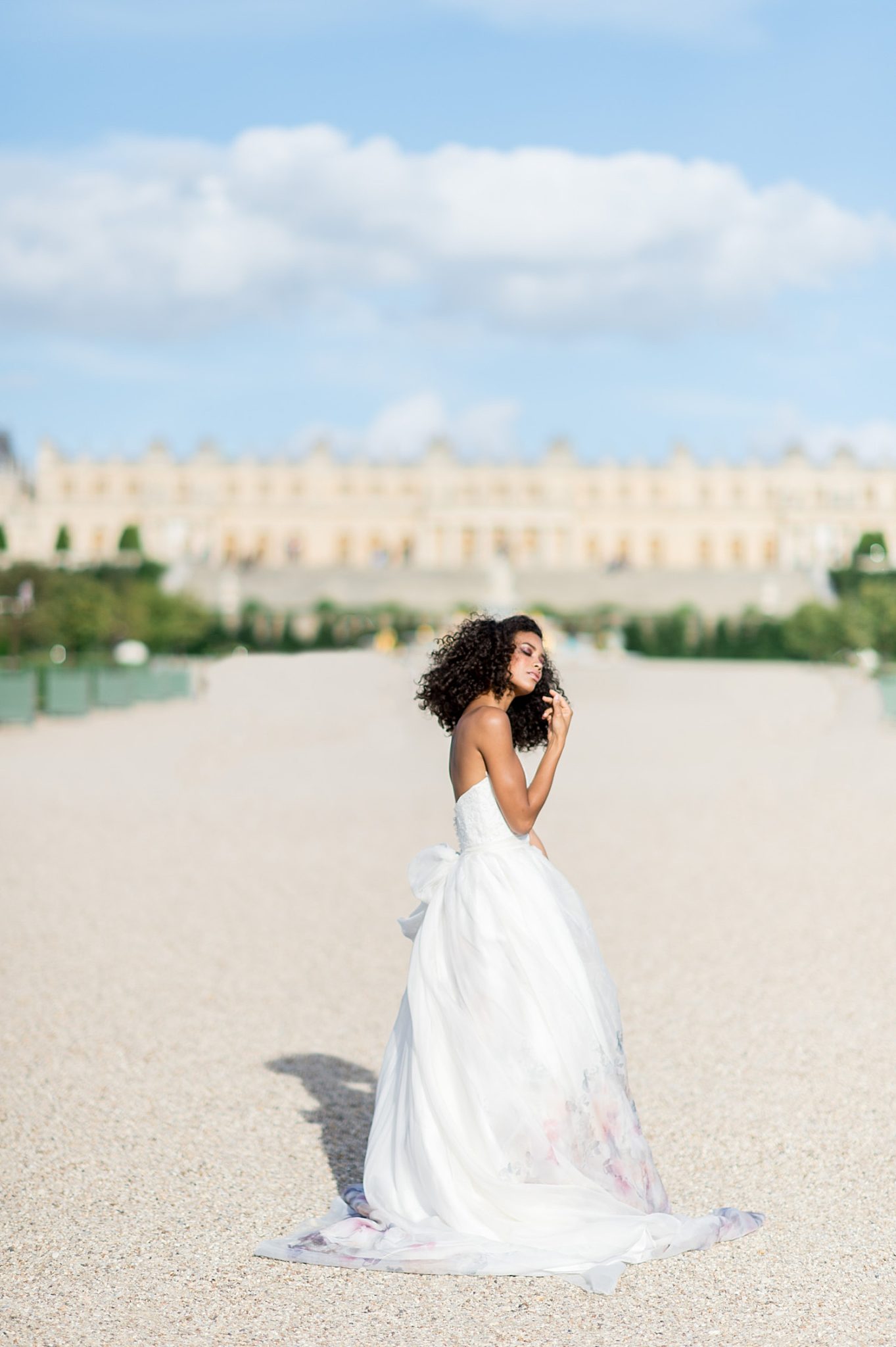 https://www.pressedflowersboudoir.com/wp-content/uploads/2020/10/gardens-of-versailles-outdoor-boudoir_0447-1363x2048.jpg