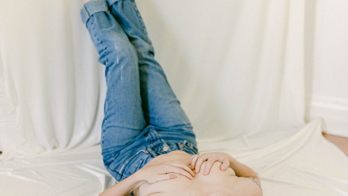 https://www.pressedflowersboudoir.com/wp-content/uploads/2021/07/blue-jean-boudoir-session_1238-1160x653.jpg