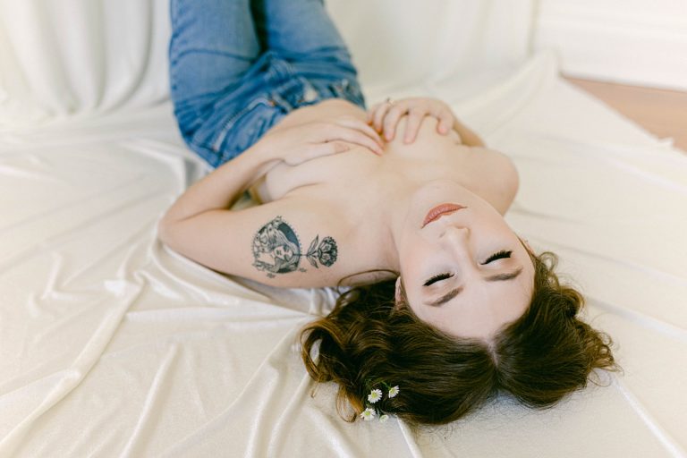 https://www.pressedflowersboudoir.com/wp-content/uploads/2021/07/blue-jean-boudoir-session_1242-768x512.jpg