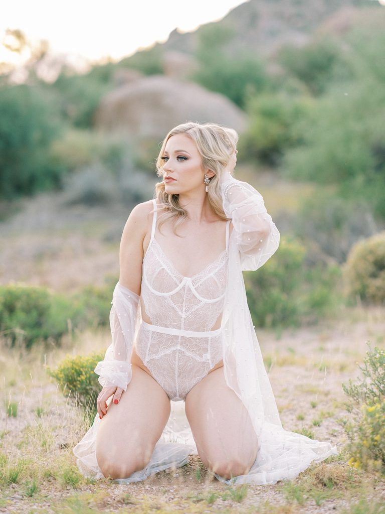 https://www.pressedflowersboudoir.com/wp-content/uploads/2022/02/desert-bridal-boudoir_1639-768x1024.jpg