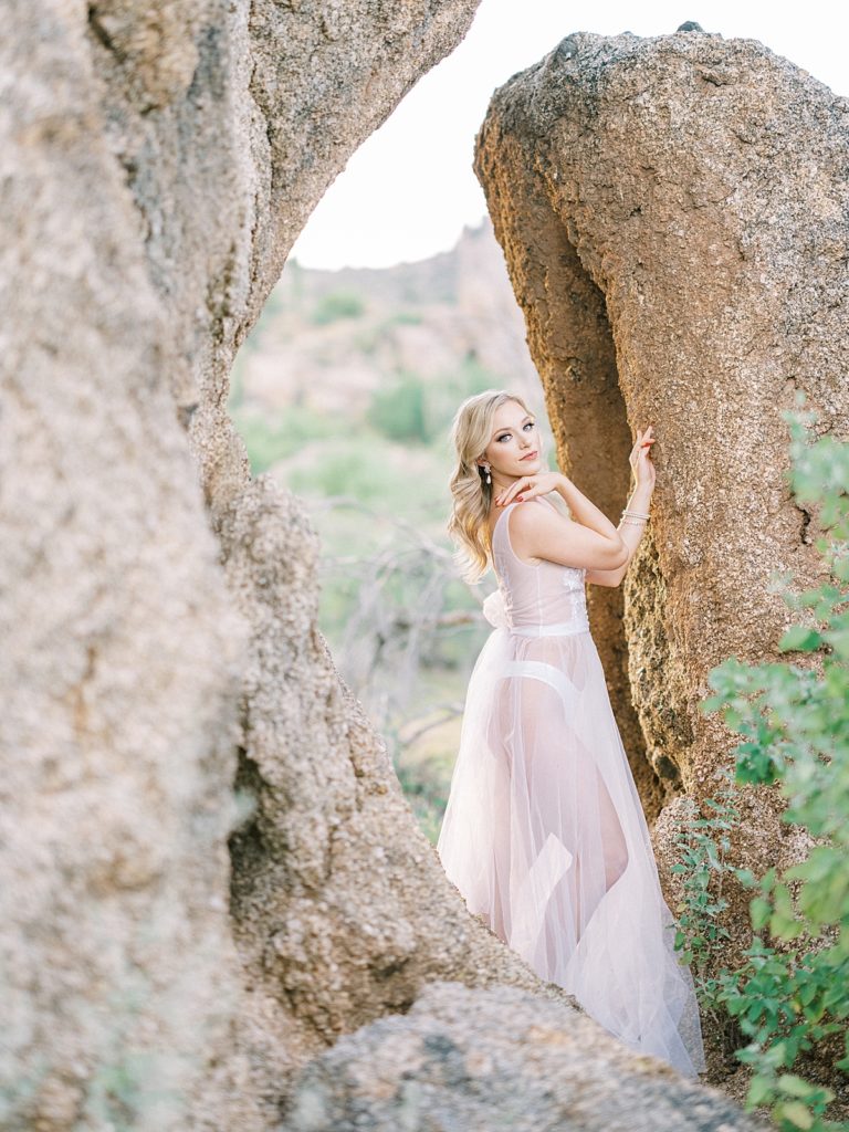 https://www.pressedflowersboudoir.com/wp-content/uploads/2022/02/desert-bridal-boudoir_1644-768x1024.jpg