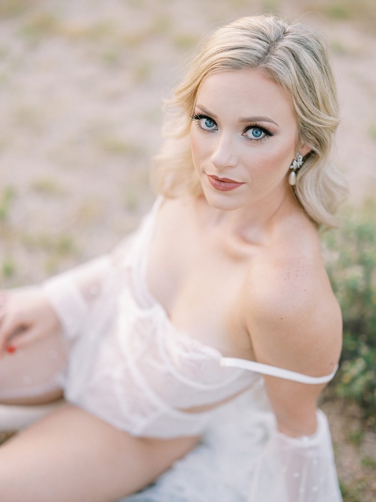 https://www.pressedflowersboudoir.com/wp-content/uploads/2022/02/desert-bridal-boudoir_1651-768x1024.jpg