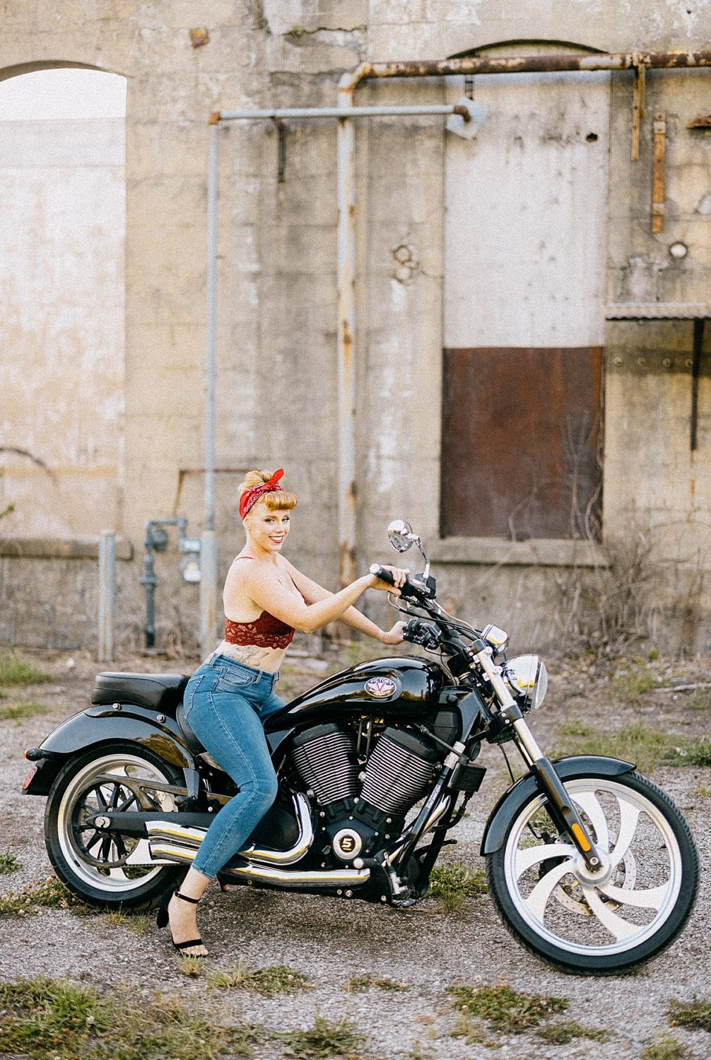 https://www.pressedflowersboudoir.com/wp-content/uploads/2022/04/motorcycle-nude-boudoir-photography_1957-1006x1500.jpg