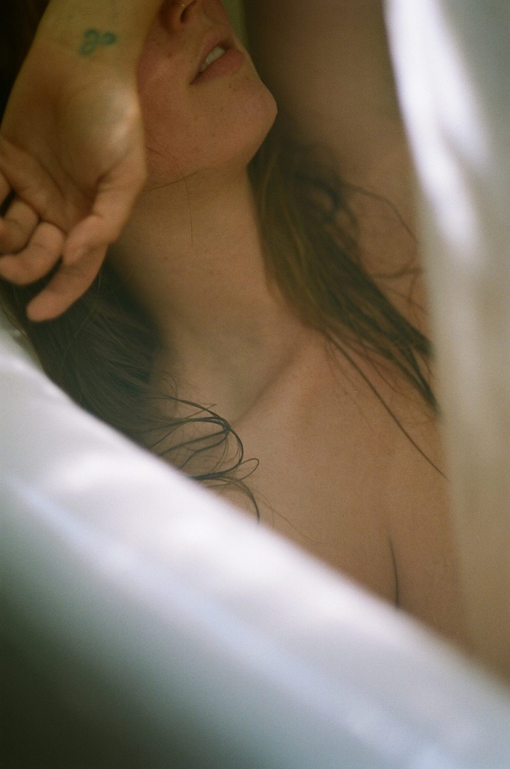 https://www.pressedflowersboudoir.com/wp-content/uploads/2022/04/nude-shower-boudoir-photography_1936-994x1500.jpg