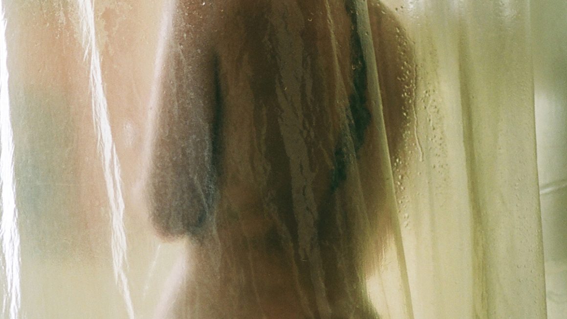 https://www.pressedflowersboudoir.com/wp-content/uploads/2022/04/nude-shower-boudoir-photography_1941-1160x653.jpg