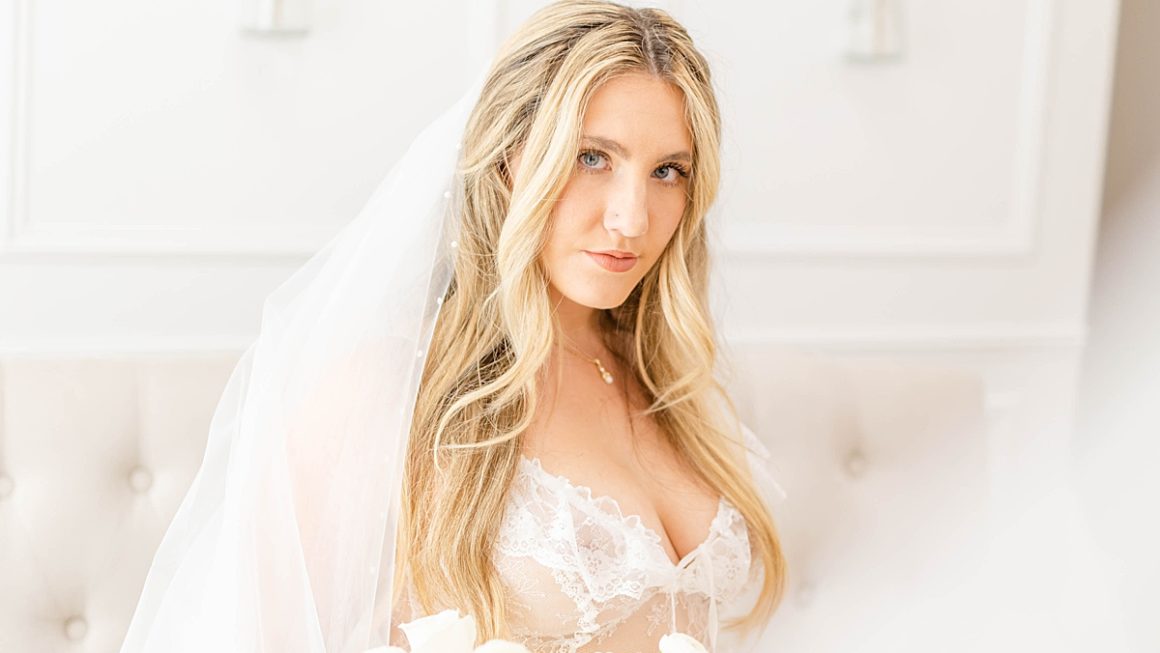 https://www.pressedflowersboudoir.com/wp-content/uploads/2022/06/classic-bridal-boudoir_2335-1160x653.jpg