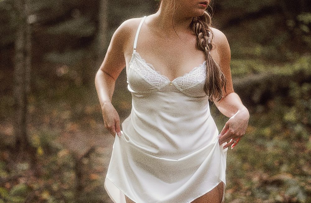 https://www.pressedflowersboudoir.com/wp-content/uploads/2023/03/forest-boudoir_2945-1000x653.jpg